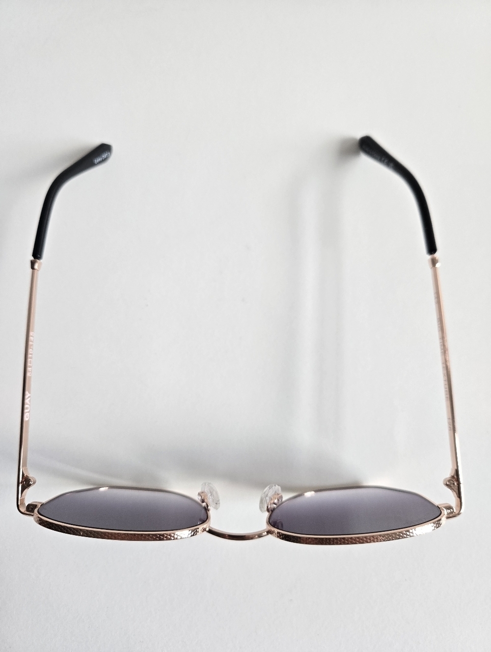 New Quay Australia Unisex Big Time Texture Gold Frame/Smoke Lens Sunglasses - Picture 10 of 14